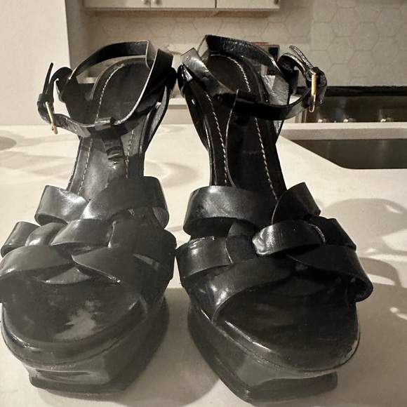Iconic Saint Laurent Tribute Black Patent Strappy Sandal - Picture 7 of 10